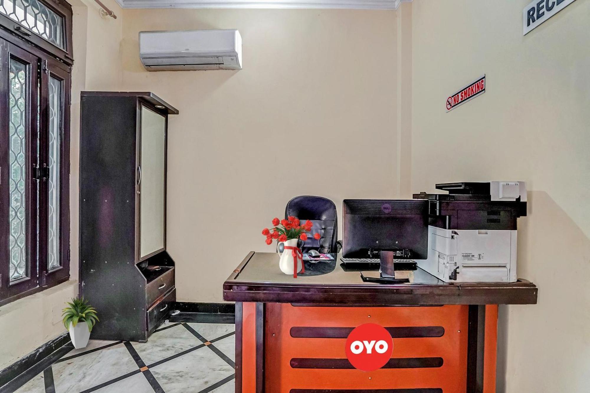 Отель Oyo Flagship 70209 Alpha One Большая Нойда Экстерьер фото